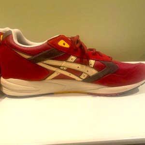 ASICS men’s running shoes 11